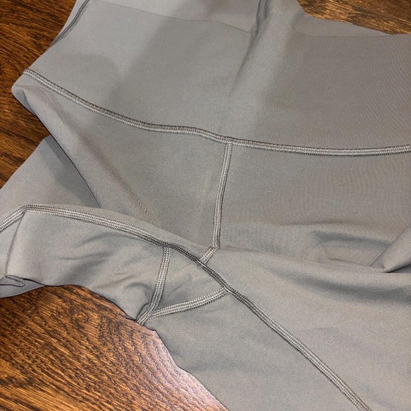 lululemon wonder under sage green - Picture 2 of 4